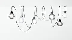 Lampadine a sospensione con fili neri su sfondo bianco, design minimalista moderno.